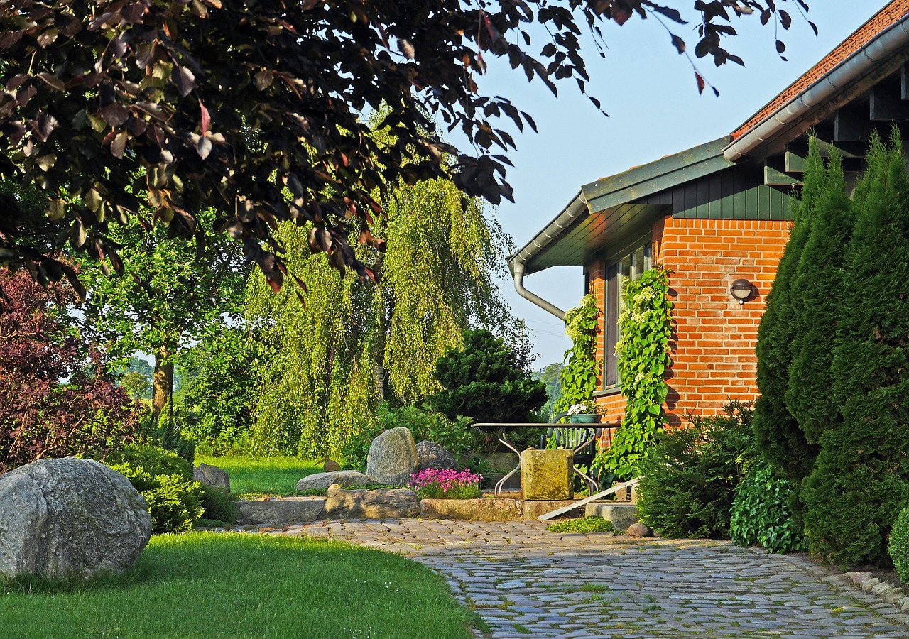  How to Design a Cozy Outdoor Living Area: Tips and Ideas for a Perfect Backyard Retreat 