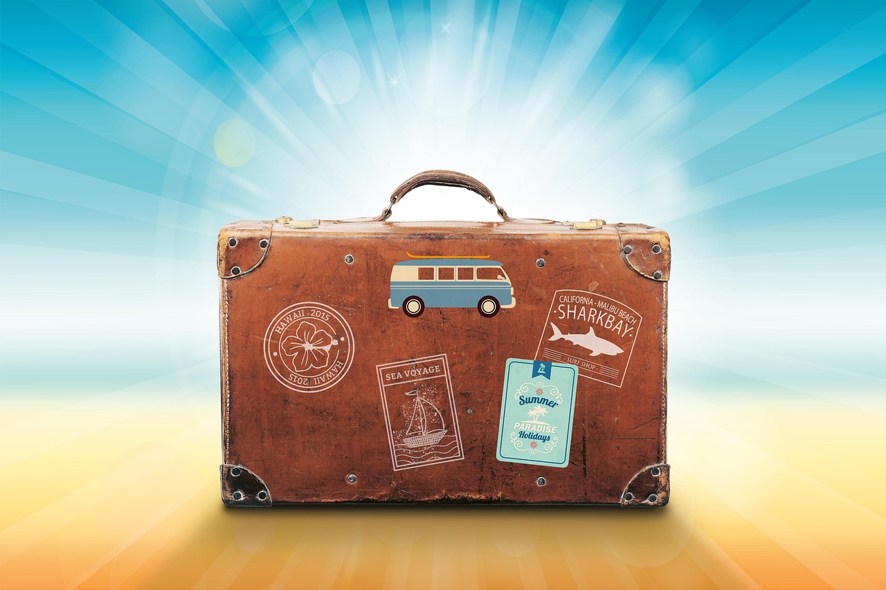  Master the Art of Packing Light: Tips to Travel Smart Without Missing the Essentials 