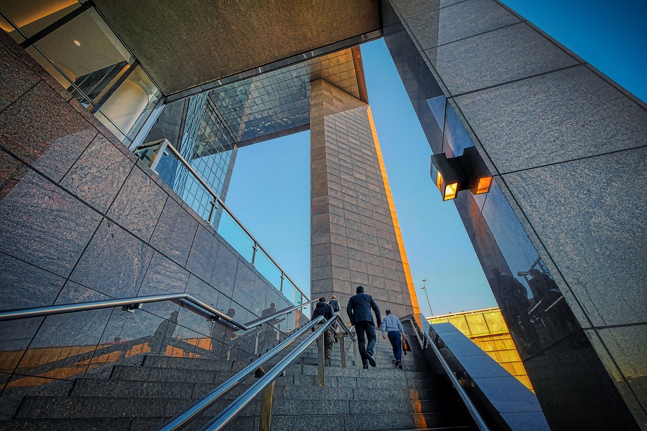  How to Create a Standout Elevator Pitch for Interviews: Tips to Impress Any Employer 