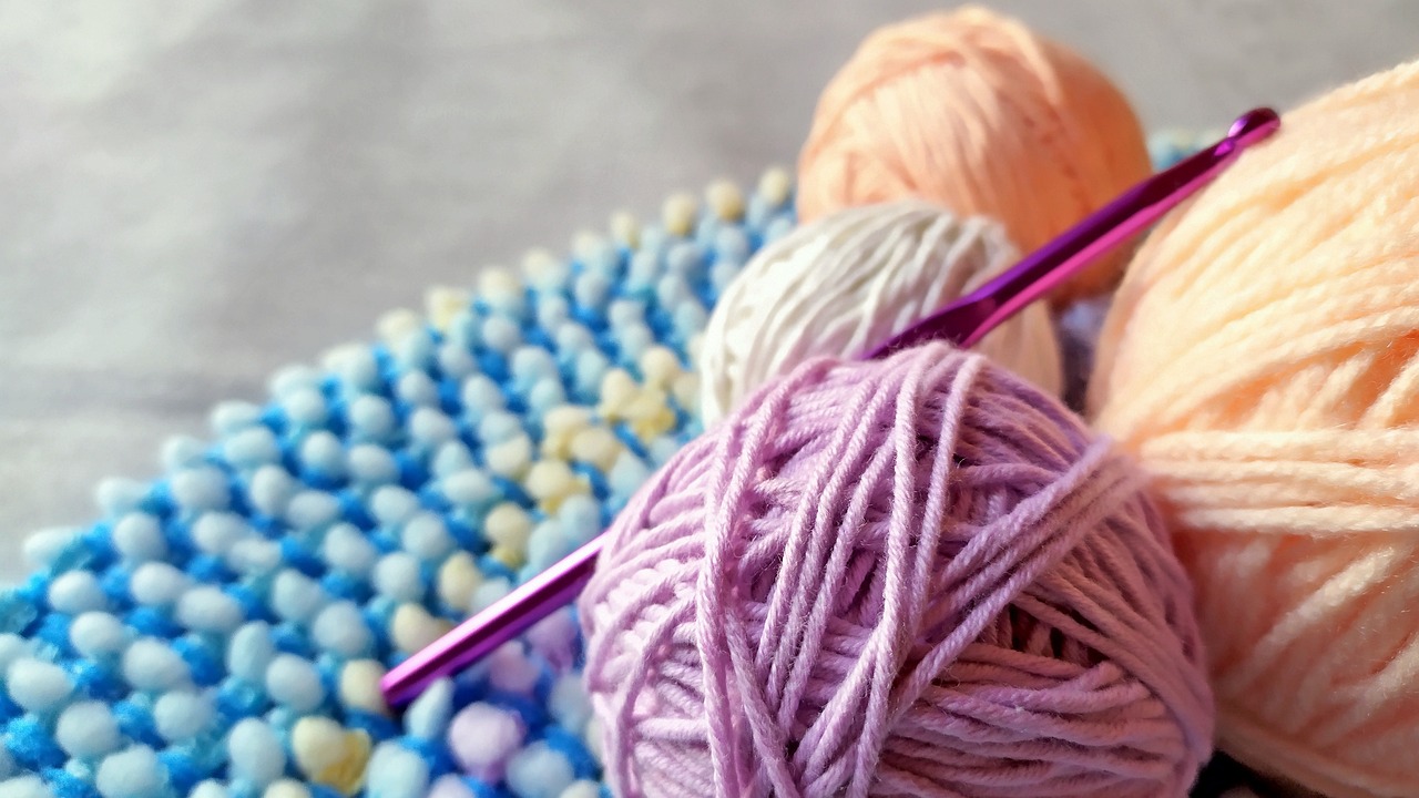  How to Master the Art of Knitting and Crocheting: A Beginner's Guide to Creating Stunning Handmade Crafts 